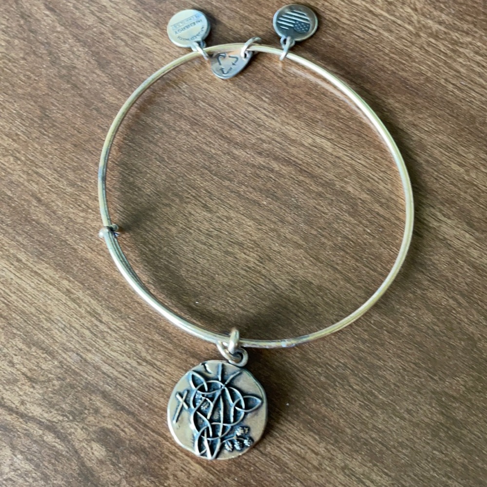 Alex and Ani Vine 2015